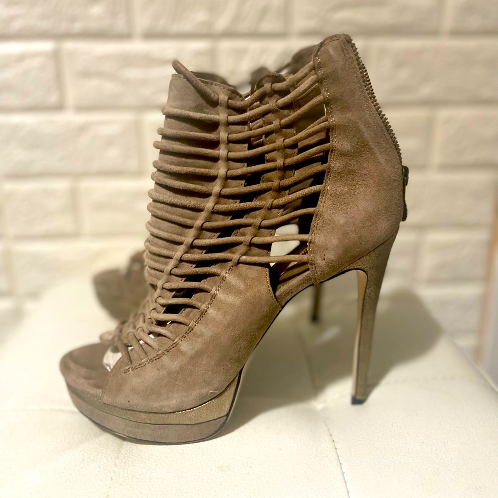 Camel heels